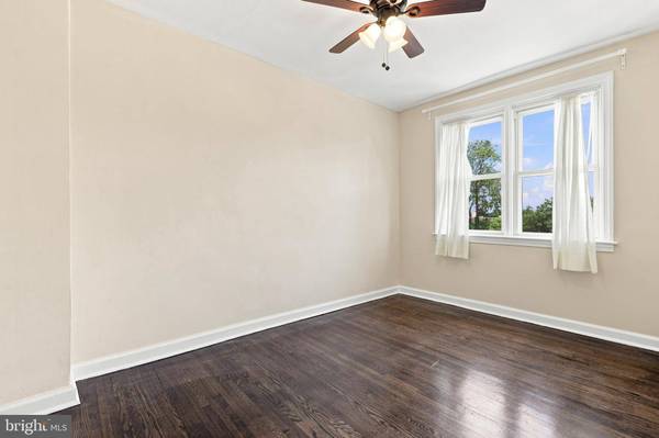 379 FAIRWAY TER, Philadelphia, PA 19128
