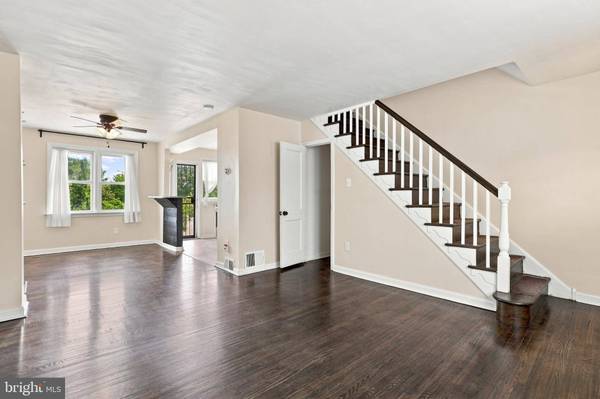 379 FAIRWAY TER, Philadelphia, PA 19128