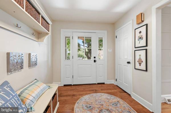 6 MOON CIR, Yardley, PA 19067