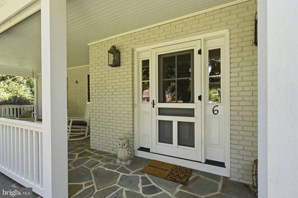 6 MOON CIR, Yardley, PA 19067