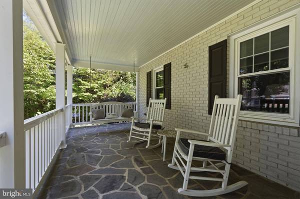 6 MOON CIR, Yardley, PA 19067