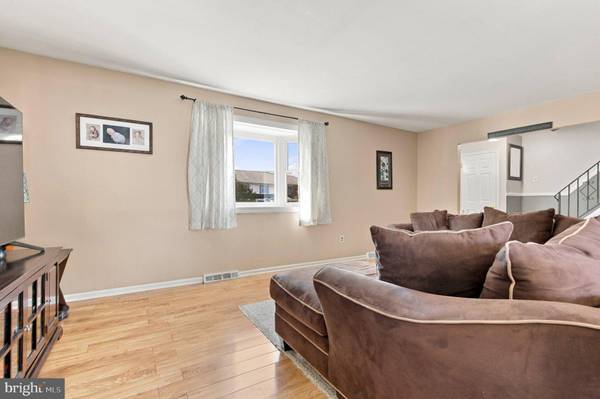 331 CEDAR ST, Warminster, PA 18974