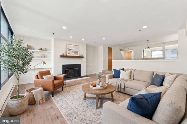 7 N CHRISTOPHER COLUMBUS BLVD #203
