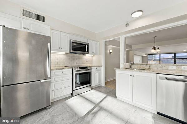 7 N CHRISTOPHER COLUMBUS BLVD #203, Philadelphia, PA 19106
