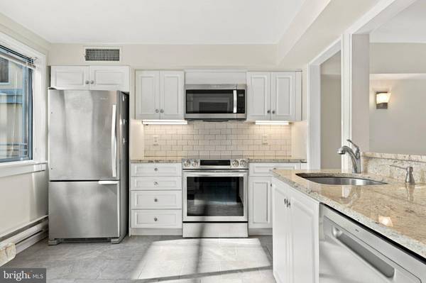7 N CHRISTOPHER COLUMBUS BLVD #203, Philadelphia, PA 19106