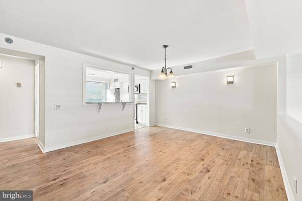 7 N CHRISTOPHER COLUMBUS BLVD #203, Philadelphia, PA 19106