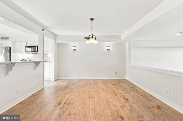 7 N CHRISTOPHER COLUMBUS BLVD #203, Philadelphia, PA 19106