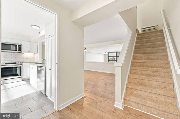 7 N CHRISTOPHER COLUMBUS BLVD #203, Philadelphia, PA 19106