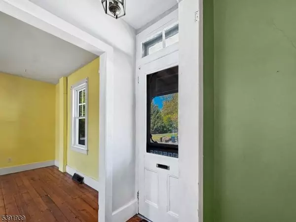 54 Front St, Belvidere Twp., NJ 07823