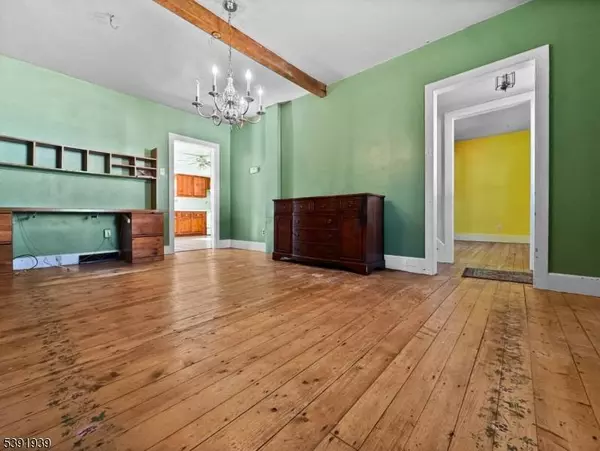 54 Front St, Belvidere Twp., NJ 07823