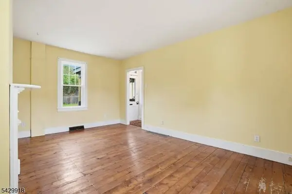 54 Front St, Belvidere Twp., NJ 07823