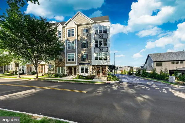 202 CHARLES ELLIS DR, Newtown Square, PA 19073