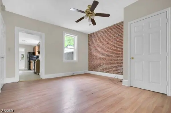 77 Brainard St, Phillipsburg Town, NJ 08865