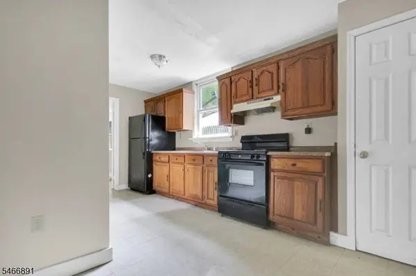 77 Brainard St, Phillipsburg Town, NJ 08865