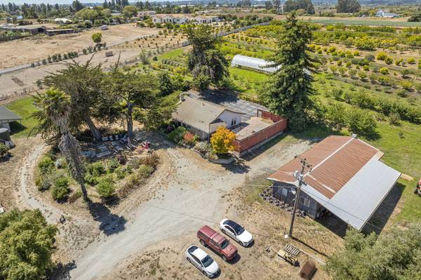 613 Lakeview Rd, Watsonville, CA 95076-2227