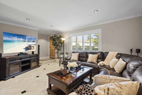 1384 N Loop Dr, San Jose, CA 95126-4319