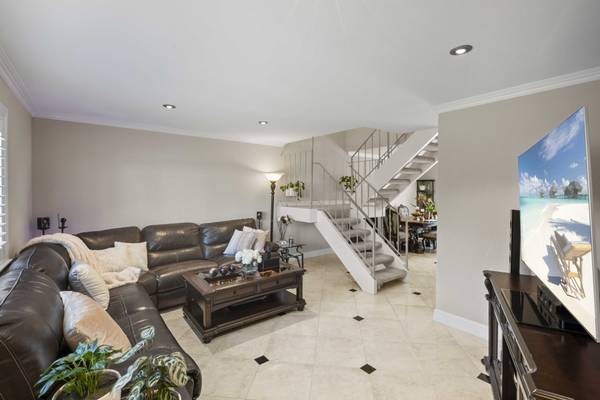 1384 N Loop Dr, San Jose, CA 95126-4319