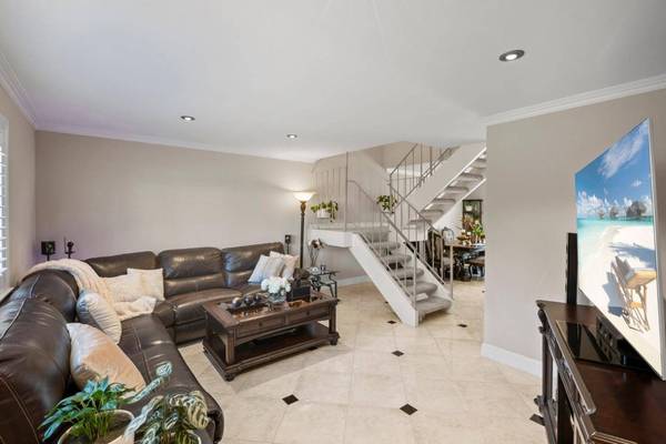 1384 N Loop DR, San Jose, CA 95126