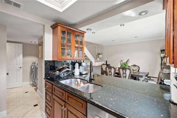 1384 N Loop DR, San Jose, CA 95126