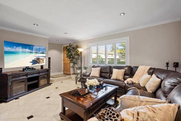 1384 N Loop DR, San Jose, CA 95126