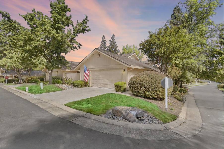 8205 Lash Larue Ln, Citrus Heights, CA 95610-3265