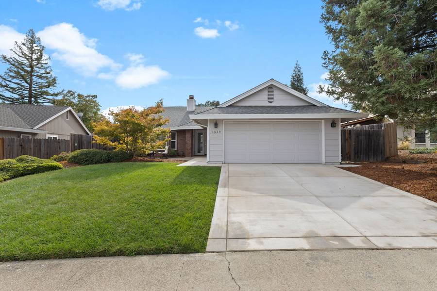 1529 Pine Valley Cir, Roseville, CA 95661-5747