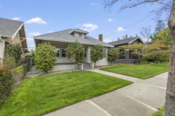 518 Oak St, Roseville, CA 95678-2621
