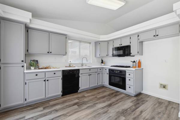 1741 Chilton Dr, Roseville, CA 95747-7866