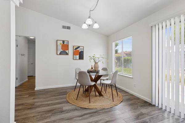 1741 Chilton Dr, Roseville, CA 95747-7866