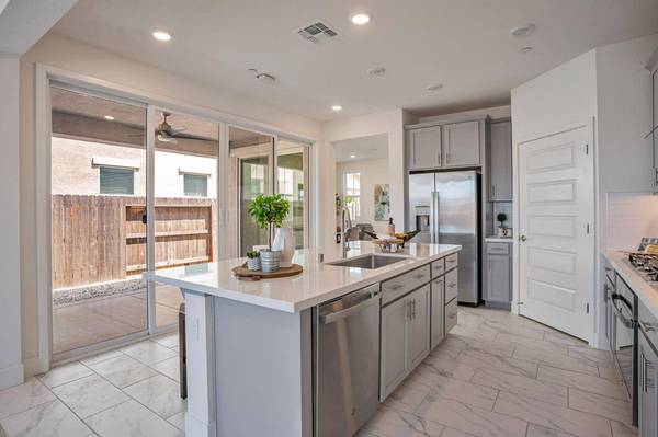 7073 Starburst LN, Roseville, CA 95747