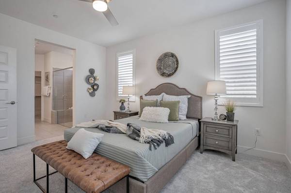 7073 Starburst Ln, Roseville, CA 95747-9369