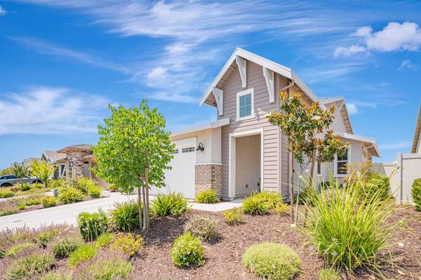 7073 Starburst Ln, Roseville, CA 95747-9369