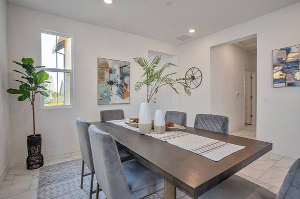 7073 Starburst Ln, Roseville, CA 95747-9369