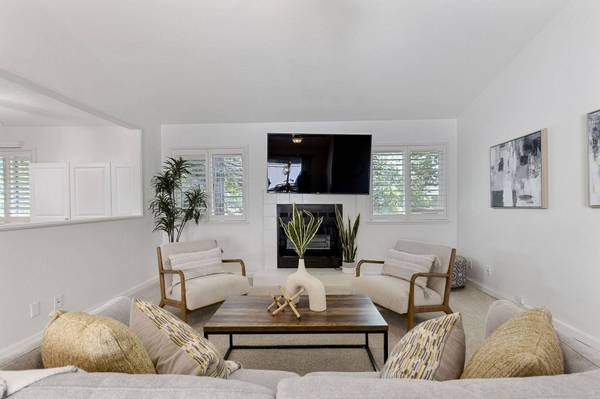 8205 Lash Larue Ln, Citrus Heights, CA 95610-3265