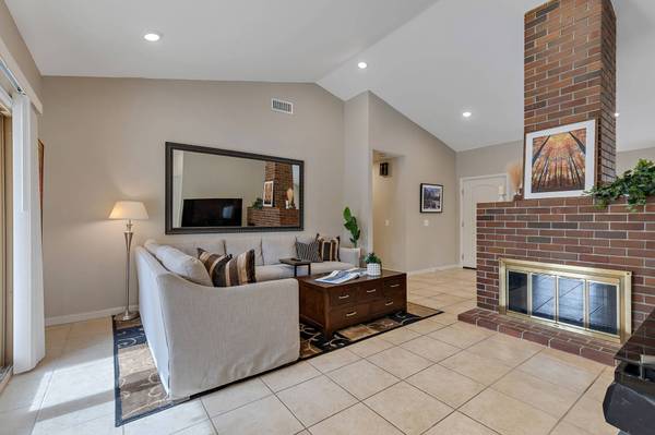 1529 Pine Valley Cir, Roseville, CA 95661-5747