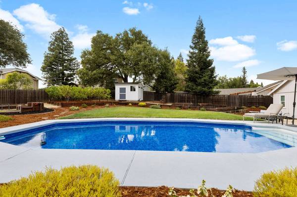 1529 Pine Valley Cir, Roseville, CA 95661-5747