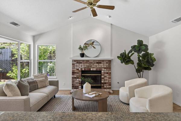 1582 Misty Wood Dr, Roseville, CA 95747-7901