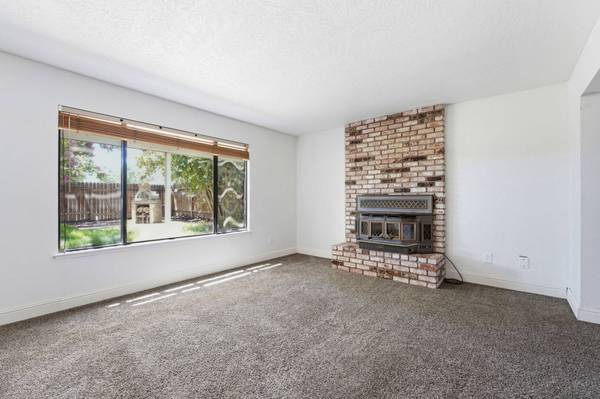 2840 Tiffany West Way, Sacramento, CA 95827-1418