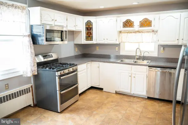 40 E LINCOLN AVE, Roselle Park, NJ 07204