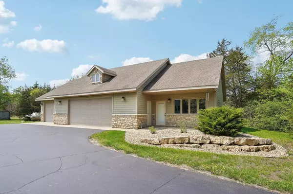 N3217 Hooker Road, Poynette, WI 53955