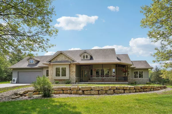 N3217 Hooker Road, Poynette, WI 53955