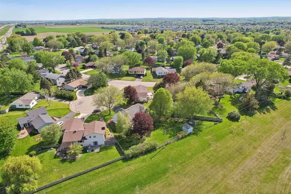 506 Natchez Court, Deforest, WI 53532