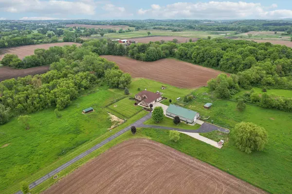 4040 Vilas Hope Road, Cottage Grove, WI 53527