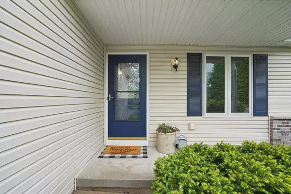 348 Country Clover Drive, Deforest, WI 53532