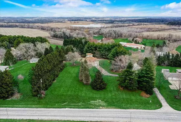 5974 River Road, Waunakee, WI 53597