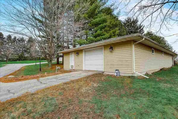 5974 River Road, Waunakee, WI 53597