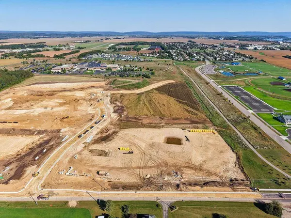 2408 Bluestem Crossing, Prairie Du Sac, WI 53578