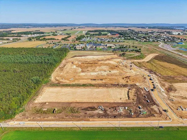 2408 Bluestem Crossing, Prairie Du Sac, WI 53578