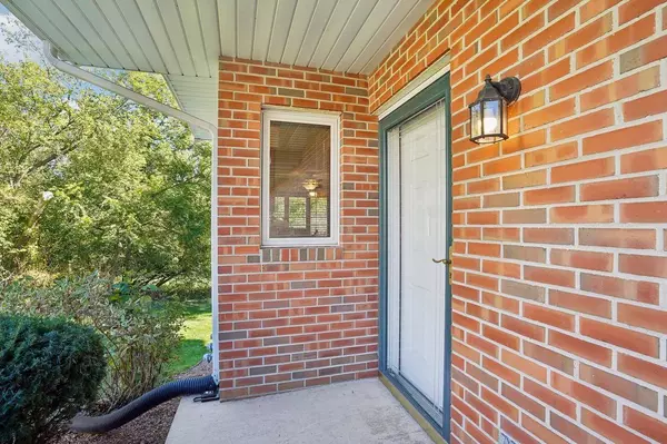 317 Castle Oaks Crossing, Waunakee, WI 53597