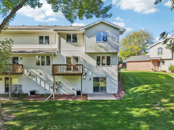 317 Castle Oaks Crossing, Waunakee, WI 53597